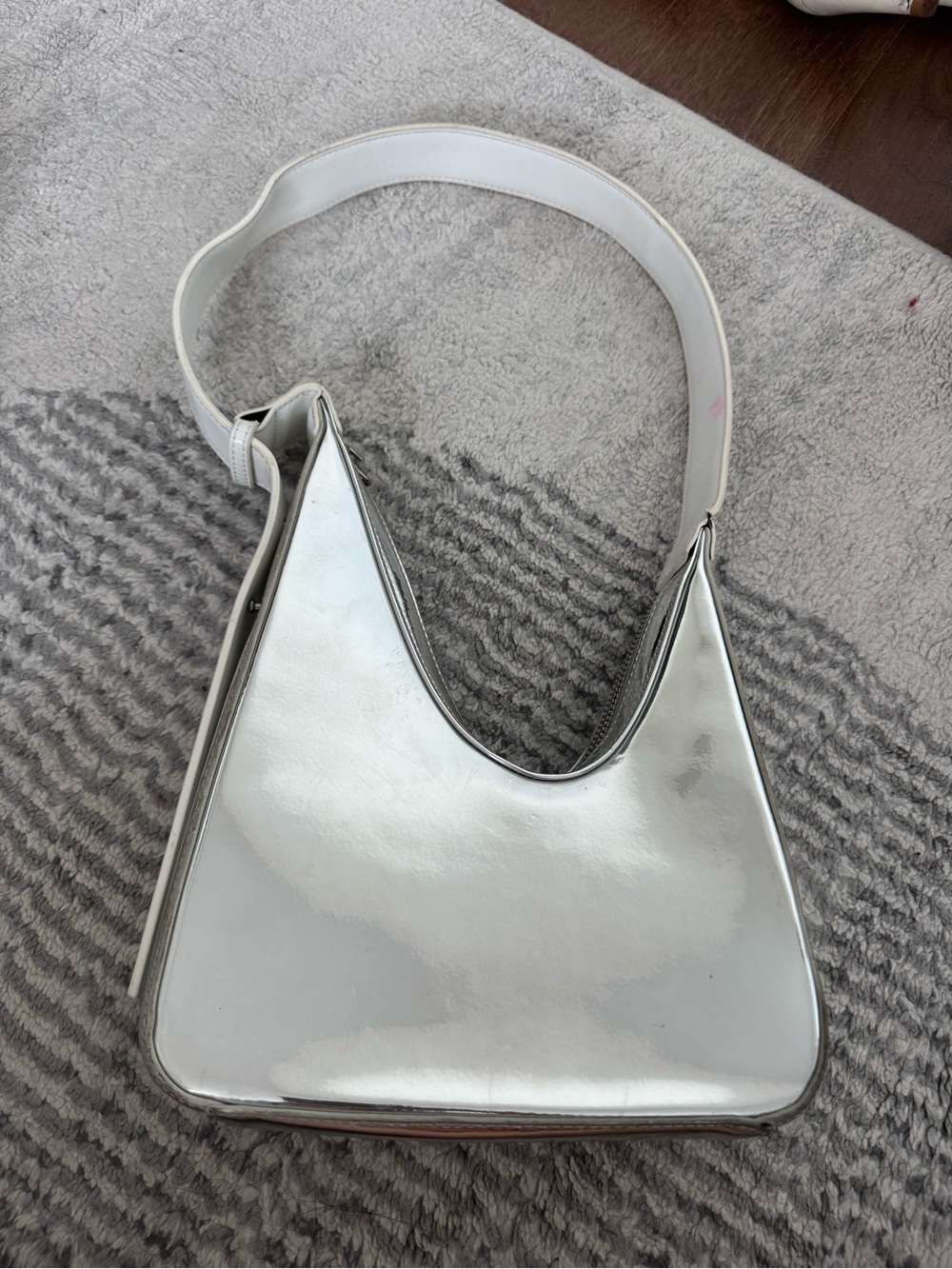 Sleek Silver Shoulder Bag - Modern Metallic Tote